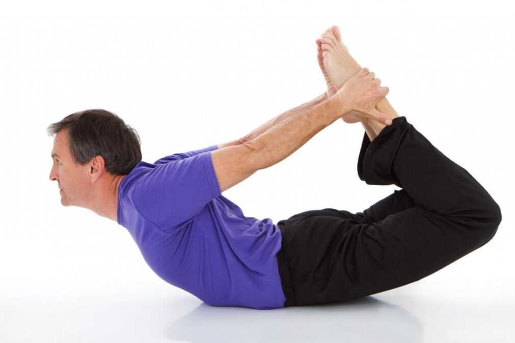 Asana du yoga avec prostatite