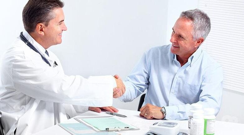 L'urologue prescrit un traitement efficace contre la prostatite à un homme